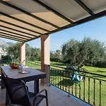 Renata -pool, Large Garden & Free Parking, 2 Minutes Walk From The * 巴尔巴蒂