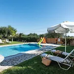 Renata -pool, Large Garden & Free Parking, 2 Minutes Walk From The 别墅 *