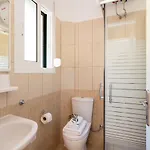Renata -pool, Large Garden & Free Parking, 2 Minutes Walk From The 别墅