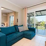 Renata -pool, Large Garden & Free Parking, 2 Minutes Walk From The