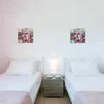 Renata -pool, Large Garden & Free Parking, 2 Minutes Walk From The