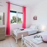 Renata -pool, Large Garden & Free Parking, 2 Minutes Walk From The 别墅 *