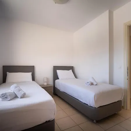 Renata -pool, Large Garden & Free Parking, 2 Minutes Walk From The * Μπαρμπάτι