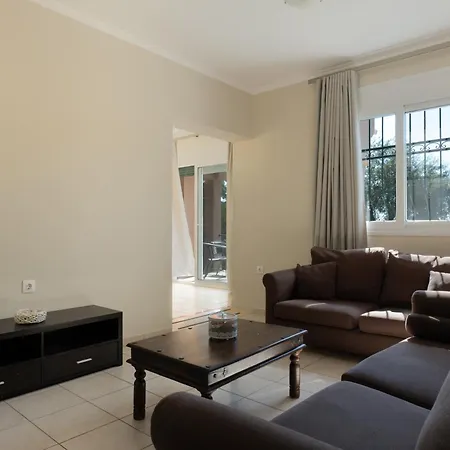 Renata -pool, Large Garden & Free Parking, 2 Minutes Walk From The Βίλα