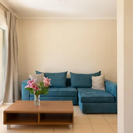 Βίλα Renata -pool, Large Garden & Free Parking, 2 Minutes Walk From The