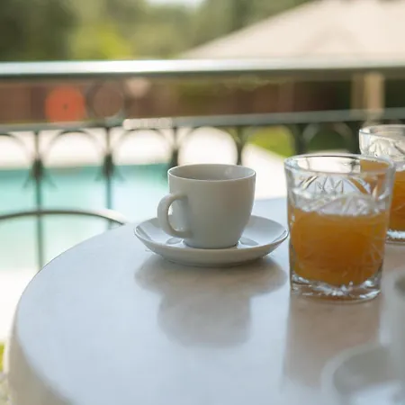 Βίλα Renata -pool, Large Garden & Free Parking, 2 Minutes Walk From The *
