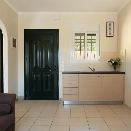 Renata -pool, Large Garden & Free Parking, 2 Minutes Walk From The Βίλα Μπαρμπάτι
