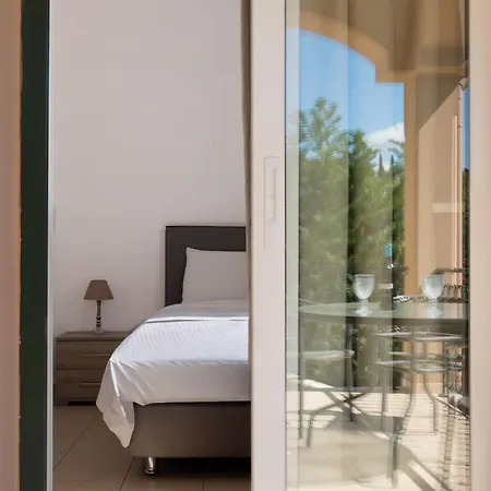Renata -pool, Large Garden & Free Parking, 2 Minutes Walk From The Βίλα