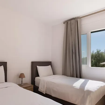 Renata -pool, Large Garden & Free Parking, 2 Minutes Walk From The * Μπαρμπάτι