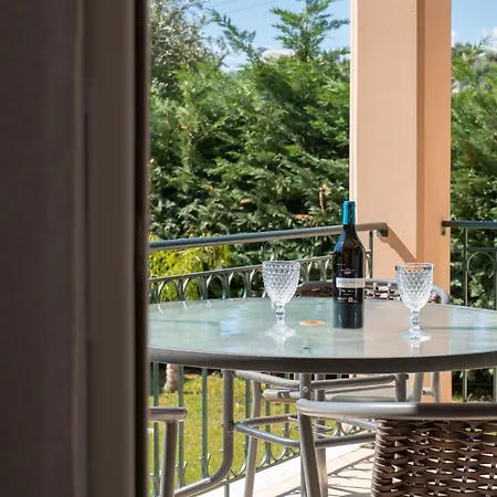 Βίλα Renata -pool, Large Garden & Free Parking, 2 Minutes Walk From The *