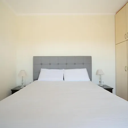 Renata -pool, Large Garden & Free Parking, 2 Minutes Walk From The Βίλα Μπαρμπάτι