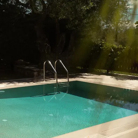 Βίλα Renata -pool, Large Garden & Free Parking, 2 Minutes Walk From The