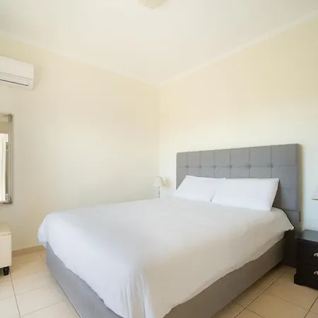 Renata -pool, Large Garden & Free Parking, 2 Minutes Walk From The Βίλα *