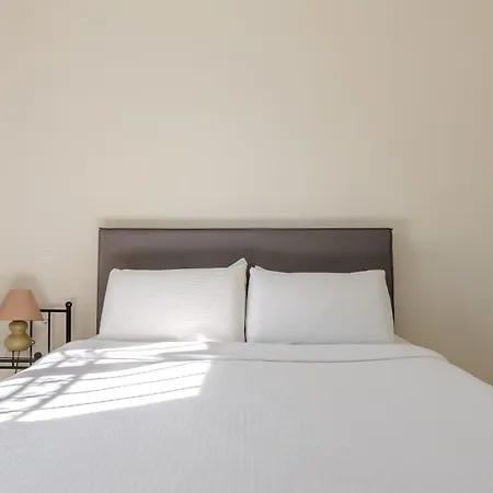 Renata -pool, Large Garden & Free Parking, 2 Minutes Walk From The *