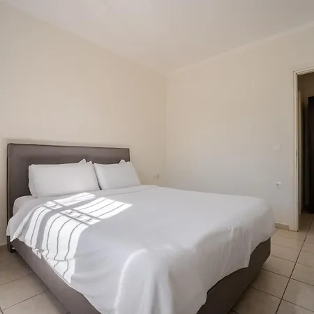 Renata -pool, Large Garden & Free Parking, 2 Minutes Walk From The Βίλα *