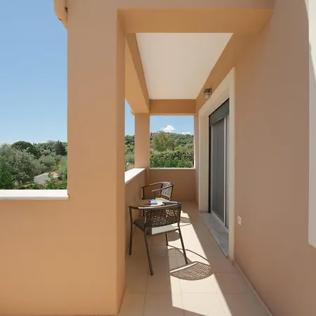 Βίλα Renata -pool, Large Garden & Free Parking, 2 Minutes Walk From The *