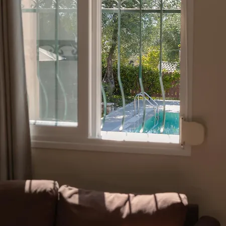 Renata -pool, Large Garden & Free Parking, 2 Minutes Walk From The Μπαρμπάτι