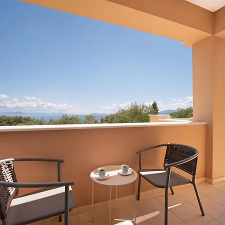 Renata -pool, Large Garden & Free Parking, 2 Minutes Walk From The * Μπαρμπάτι