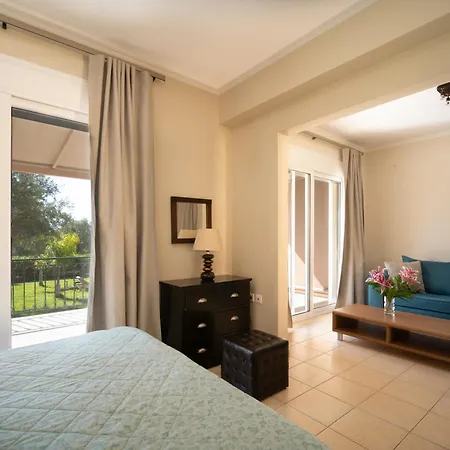 Βίλα Renata -pool, Large Garden & Free Parking, 2 Minutes Walk From The