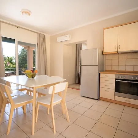 Renata -pool, Large Garden & Free Parking, 2 Minutes Walk From The Βίλα Μπαρμπάτι