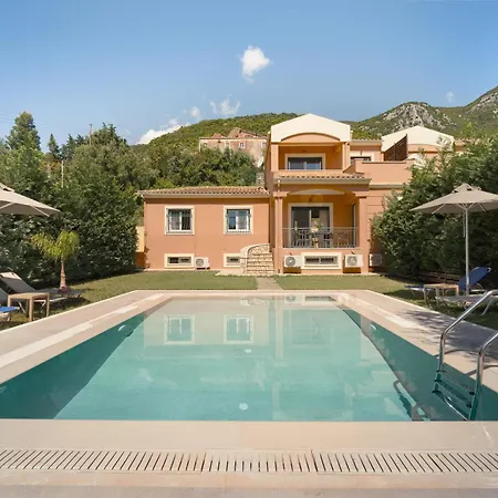 Βίλα Renata -pool, Large Garden & Free Parking, 2 Minutes Walk From The *