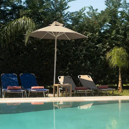Βίλα Renata -pool, Large Garden & Free Parking, 2 Minutes Walk From The