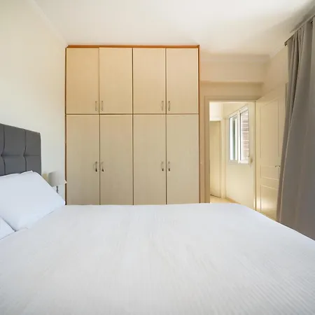 Renata -pool, Large Garden & Free Parking, 2 Minutes Walk From The * Μπαρμπάτι