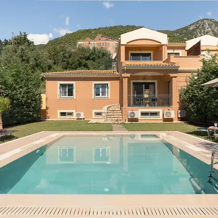 Renata -pool, Large Garden & Free Parking, 2 Minutes Walk From The *