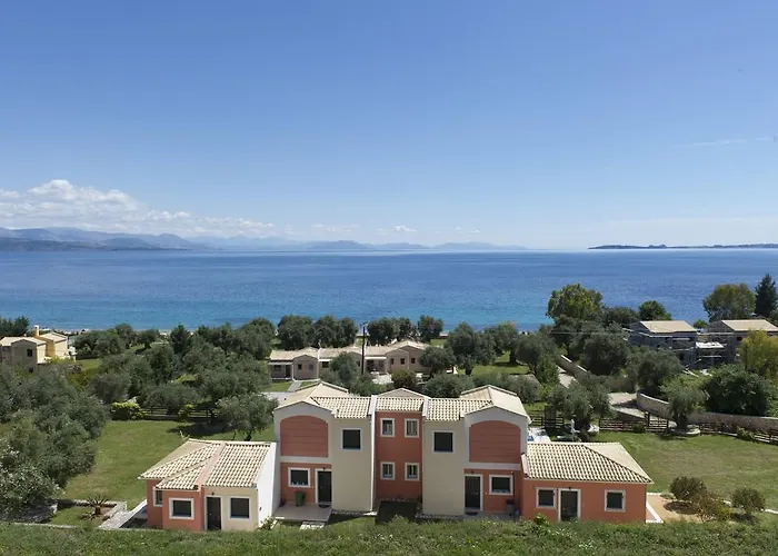 Renata -pool, Large Garden & Free Parking, 2 Minutes Walk From The *
