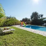 Renata -pool, Large Garden & Free Parking, 2 Minutes Walk From The בארבאטי