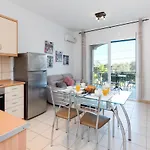 Renata -pool, Large Garden & Free Parking, 2 Minutes Walk From The בארבאטי