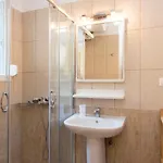 Renata -pool, Large Garden & Free Parking, 2 Minutes Walk From The וילה *