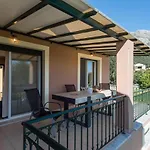 Renata -pool, Large Garden & Free Parking, 2 Minutes Walk From The בארבאטי