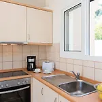 Renata -pool, Large Garden & Free Parking, 2 Minutes Walk From The * בארבאטי