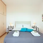 וילה Renata -pool, Large Garden & Free Parking, 2 Minutes Walk From The