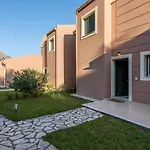 Renata -pool, Large Garden & Free Parking, 2 Minutes Walk From The וילה בארבאטי