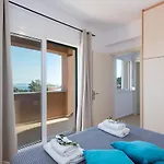 Renata -pool, Large Garden & Free Parking, 2 Minutes Walk From The וילה בארבאטי