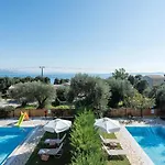 Renata -pool, Large Garden & Free Parking, 2 Minutes Walk From The בארבאטי