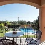 Renata -pool, Large Garden & Free Parking, 2 Minutes Walk From The * בארבאטי