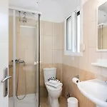 Renata -pool, Large Garden & Free Parking, 2 Minutes Walk From The * בארבאטי