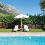 Renata -pool, Large Garden & Free Parking, 2 Minutes Walk From The וילה בארבאטי