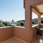 וילה Renata -pool, Large Garden & Free Parking, 2 Minutes Walk From The *