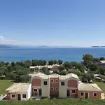 Renata -pool, Large Garden & Free Parking, 2 Minutes Walk From The *