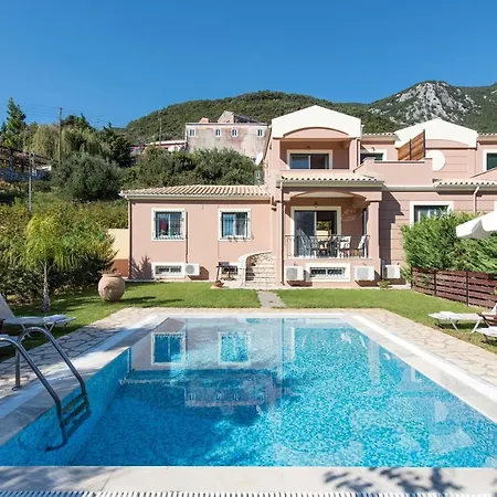 וילה Renata -pool, Large Garden & Free Parking, 2 Minutes Walk From The *