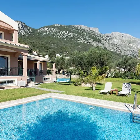 Renata -pool, Large Garden & Free Parking, 2 Minutes Walk From The וילה בארבאטי